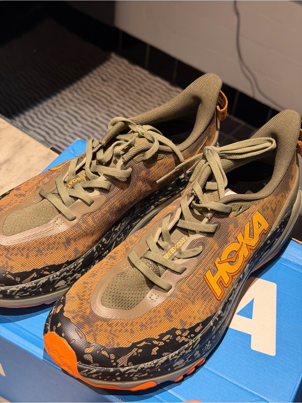 Hoka Men's Trail Runners in Olive Green and Orange 9.5 d - Picture 5 of 9